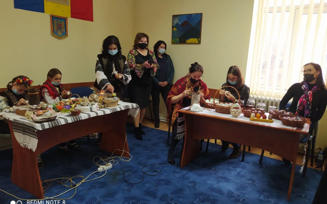 Filiala UUR-Suceava a organizat un atelier de încondeiere a ouălor pascale