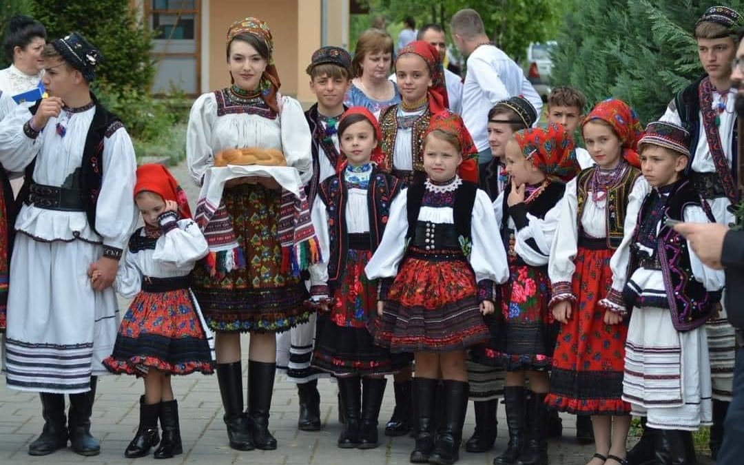 ”Ziua cămăşii tradiţionale ucrainene” marcată de UUR-Satu Mare