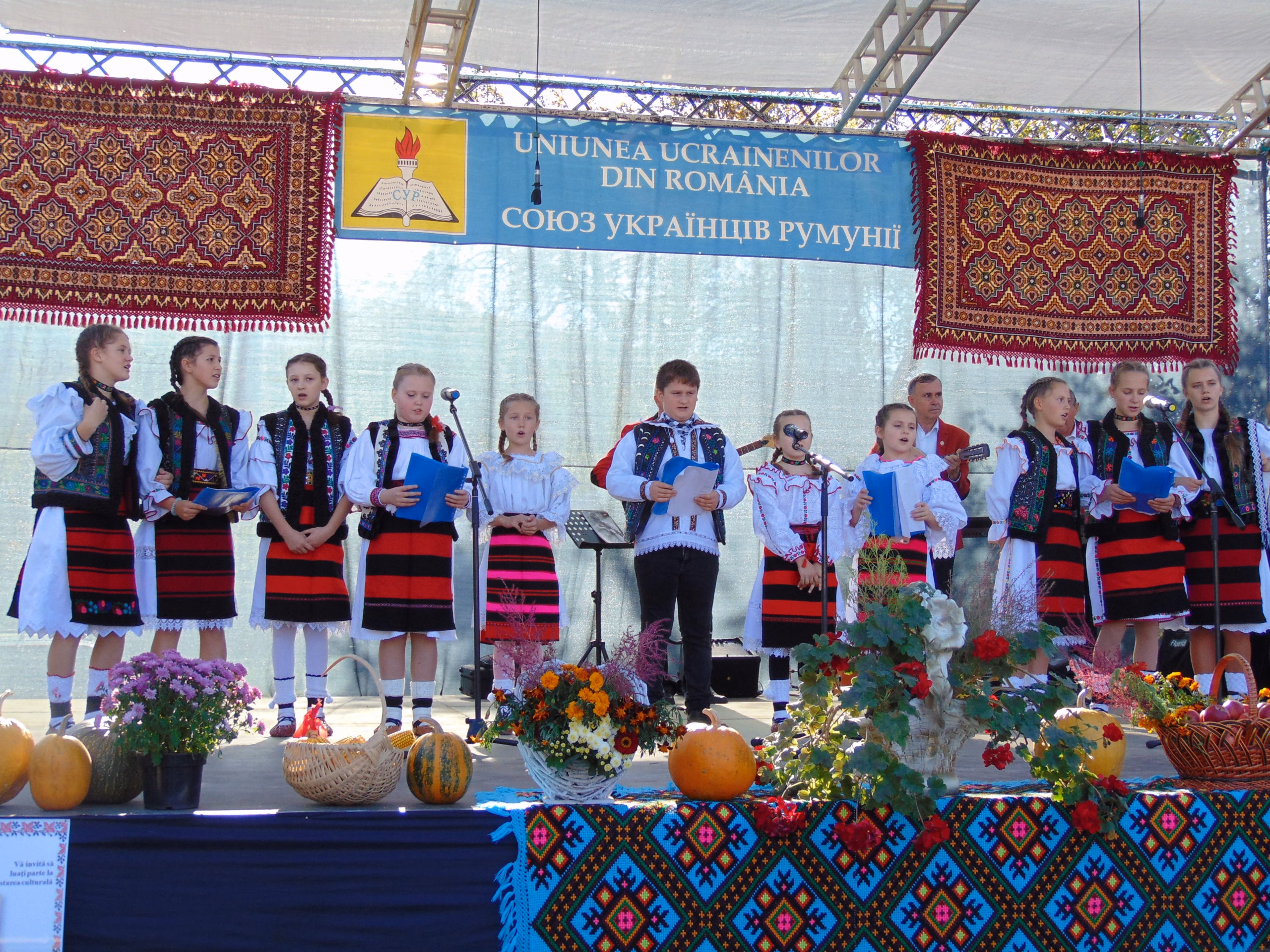 Grup-vocal-Poienile-de-sub-Munte-Visovan-Maria-scaled