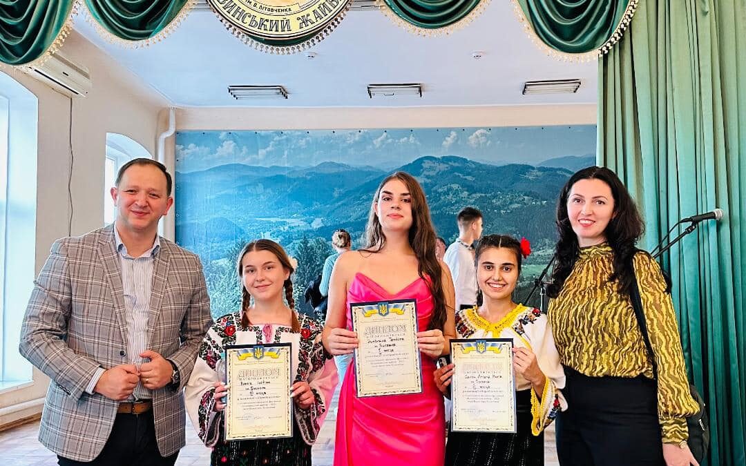 Elevi ucraineni din Suceava, premiați la Festivalul “Bukovynskyi zhaivir”
