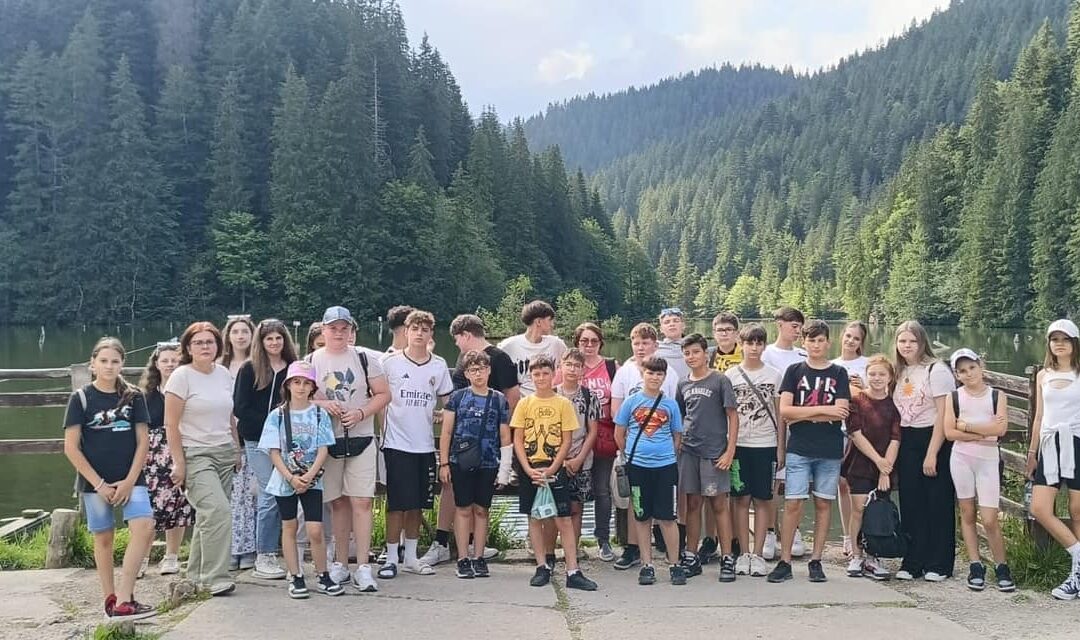 Екскурсія для учнів двох 8-х класів Шербівецької восьмирічної школи