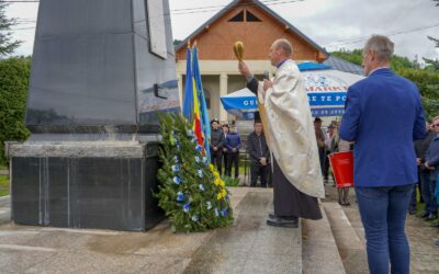 Omagiu adus eroilor celui de-al Doilea Război Mondial, la Poienile de sub Munte